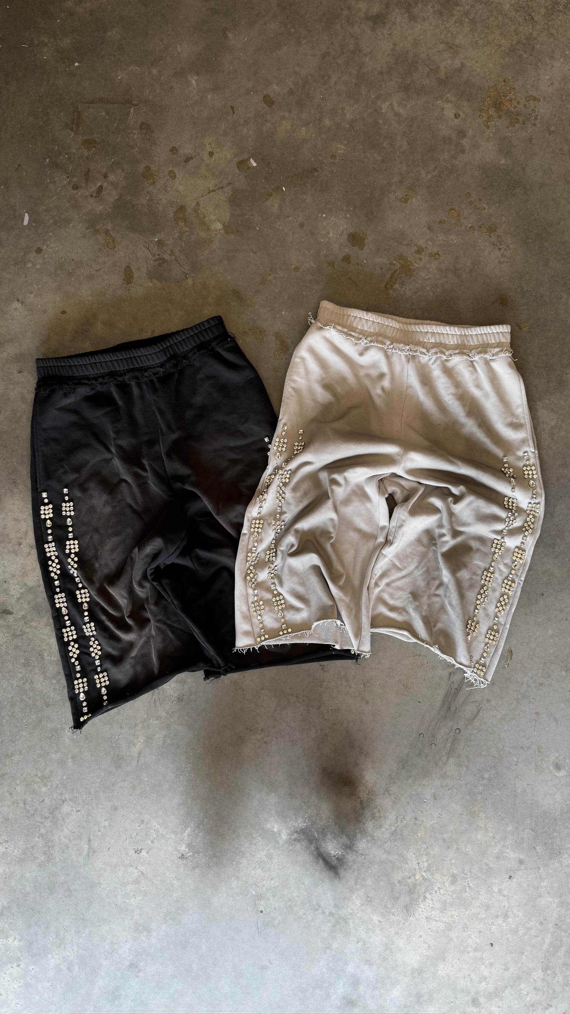 (BUNDLE) BAGGY  DIAMOND SWEATSHORTS